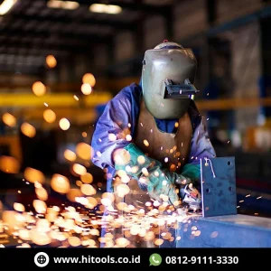 Kesalahan Penggunaan Gerinda Tangan dan Tips Penggunaan Aman Gerinda 2 Gerinda Memotong Besi