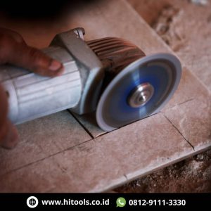 Penggunaan Gerinda Tangan Memotong Keramik, Tutorial Gerinda Tangan Rumah 1 Tutorial Gerinda Tangan Memotong Keramik