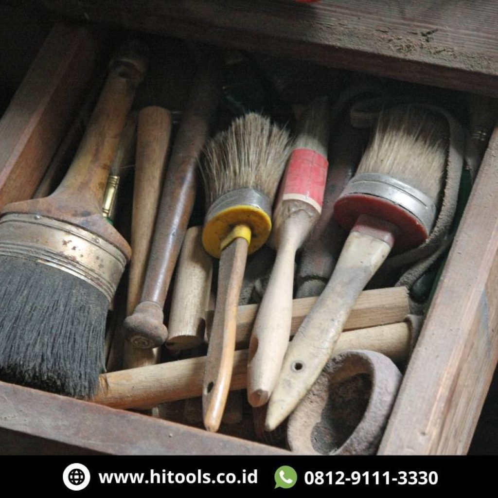 Tips Menjaga Peralatan Bengkel Tetap Bersih dan Awet 2 Peralatan Bengkel Berdebu