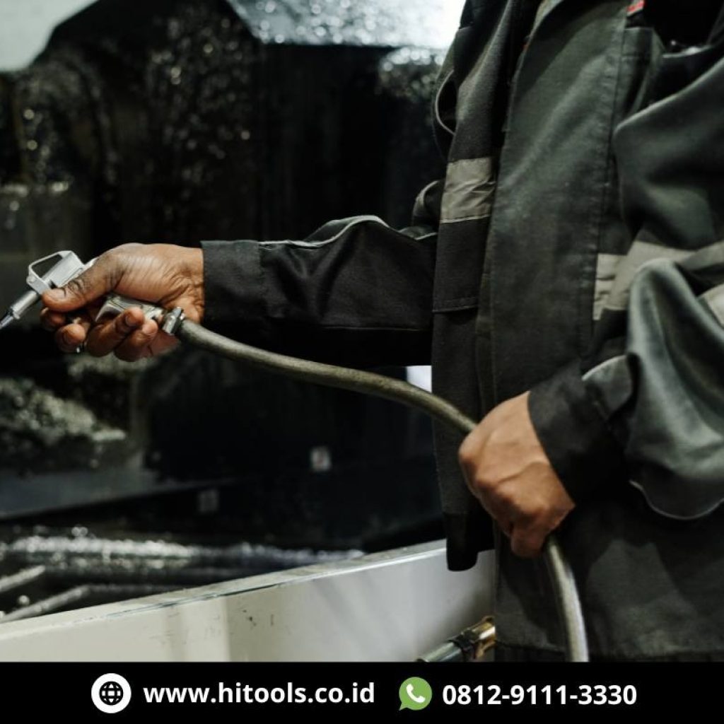 Tips Menjaga Peralatan Bengkel Tetap Bersih dan Awet 3 Peralatan Bengkel Berdebu
