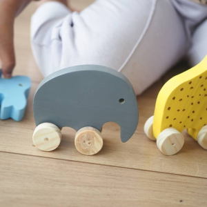 5 Ide Mainan Kayu yang Bisa Dibuat di Rumah 4 Ide mainan kayu anak - mainan hewan kayu