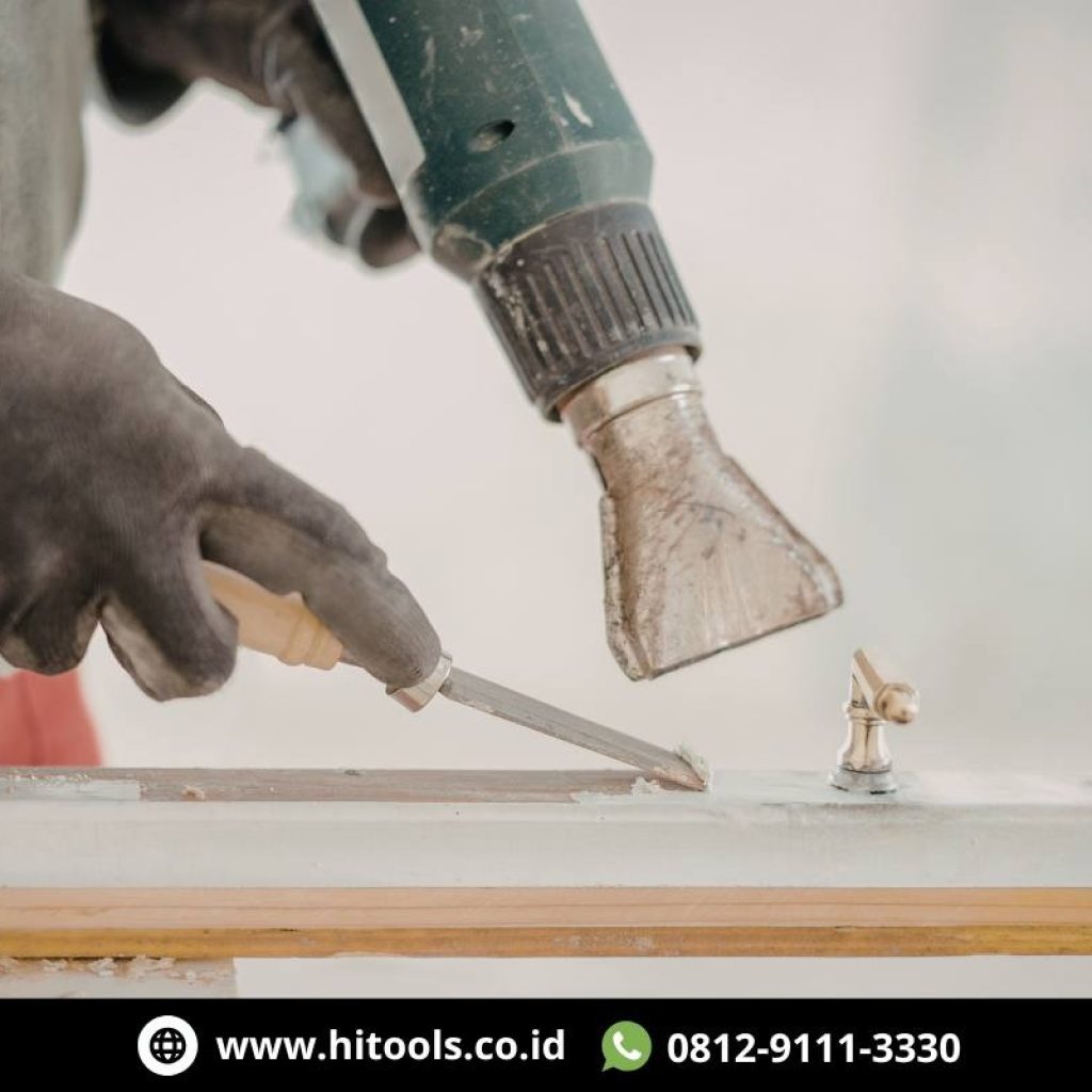 5 Cara Efektif Melepas Baut yang Susah Dibuka 4 Penggunaan heat gun untuk memanaskan dan melepas baut yang susah dibuka karena karat.