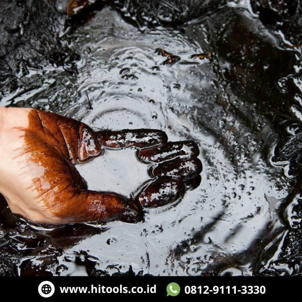 5 Cara Efektif Melepas Baut yang Susah Dibuka 1 Oli atau pelumas digunakan untuk membantu melepas baut yang susah dibuka agar lebih mudah longgar.